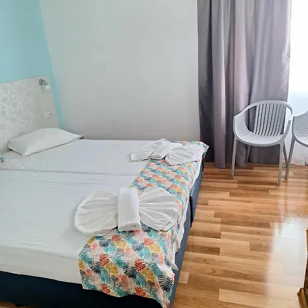 Chance Sarafovo בית הארחה 3*